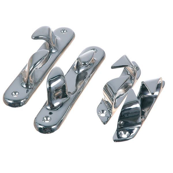 SeaTec klyds-sæt 115mm hulafstand på båd, set skråt forfra