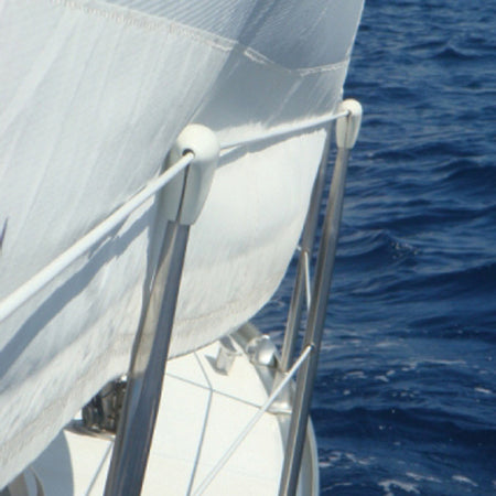Set fra siden, SeaTec hvid scepter top beskytter i brug