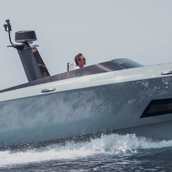 Frontview af ScanStrut PowerTower til radar i brug
