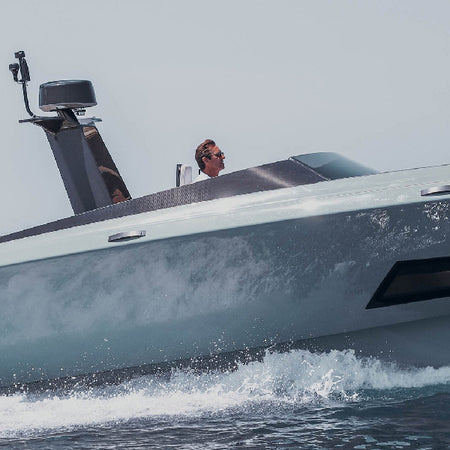 Frontview af ScanStrut PowerTower til radar i brug