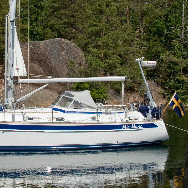 Sidevisning af ScanStrut radarmast med bagstagstøtte.