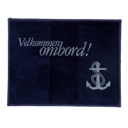Marineblå velkomstmatte fra SeaTec, der ligger på en dækplade.