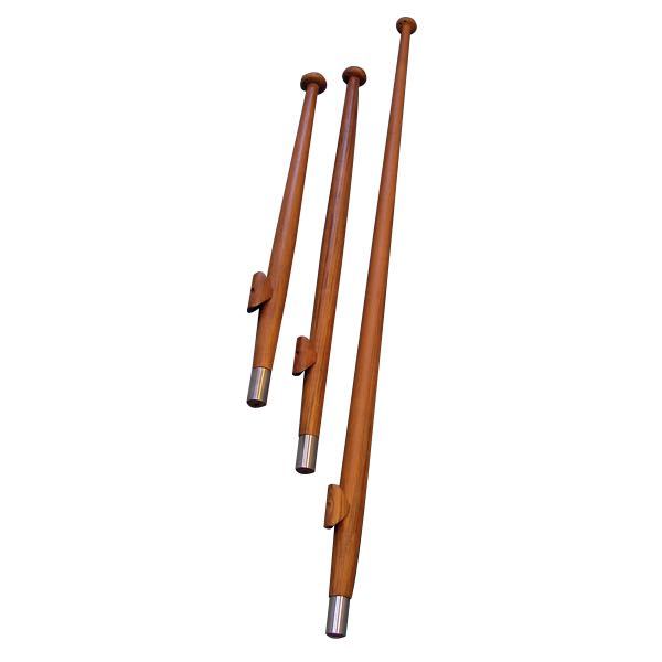 1852 flagspil i teak monteret på en båd