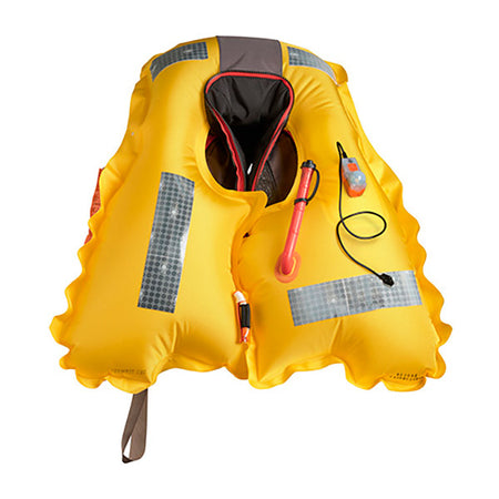 Crewsaver vest i brug af sejler i vandet