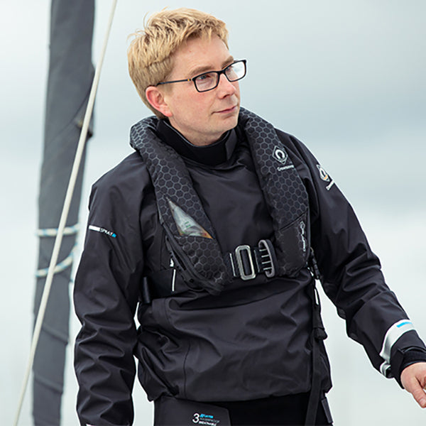 Crewsaver redningsvest monteret på en havkajak