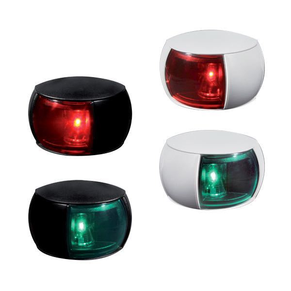 Frontvisning af Hella LED lanterne, med klart lys til bagbord.