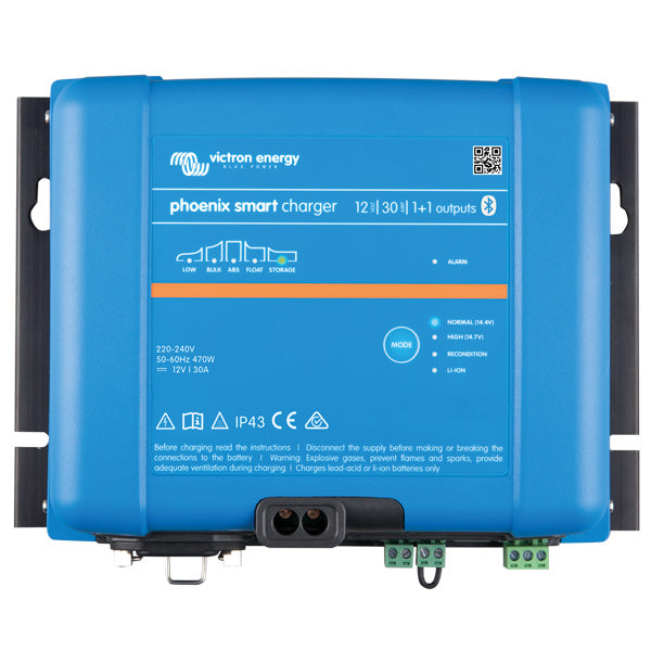 Victron Phoenix Smart IP43 lader 12V 30A set forfra med kontroller og tilslutninger