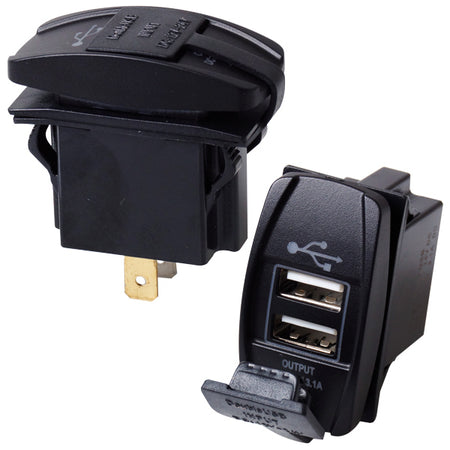 SeaTec kontakt med 2 USB-udtag, monteret på en båd
