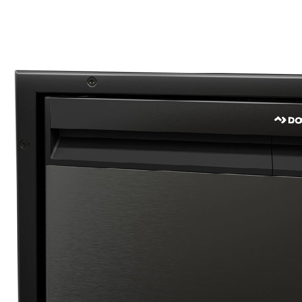 Dometic ramme i sort monteret på båd