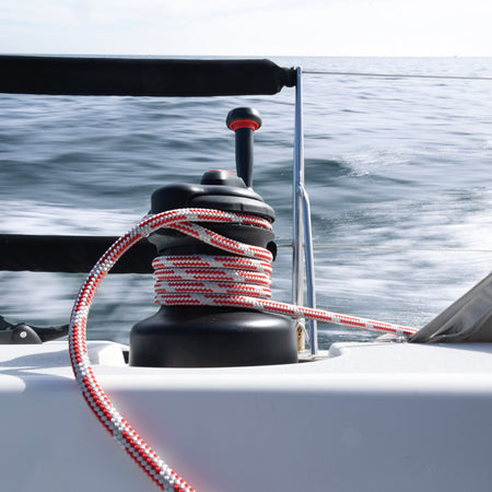 Sidevisning af Ronstan 50 QT Orbit med tydelig detaljeret konstruktion.