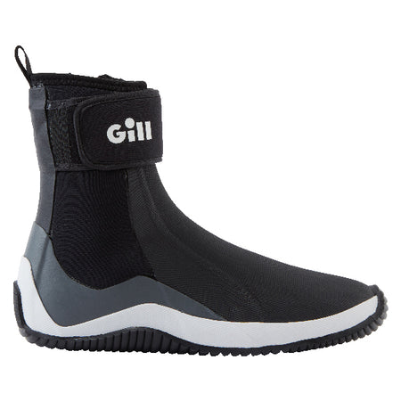 Gill 966 Aero neopren støvle set forfra i sort med mørke detaljer.