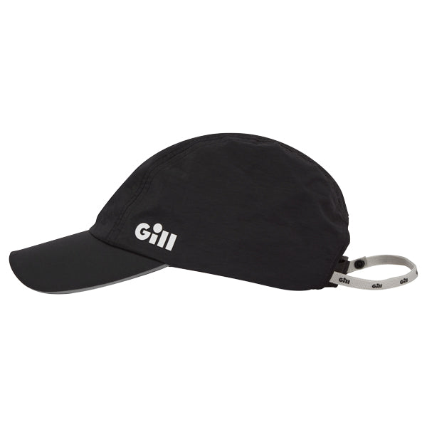 Gill Regatta Cap i sort, set forfra, viser UV-beskyttelse 50+