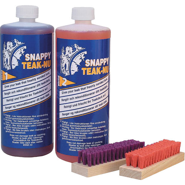Snappy Teak, NU kit, 2 x 950ml præsenteret mod en lystbåd i havnen