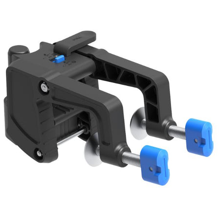 Epropulsion eLite motorophæng set fra siden, monteret på en båd