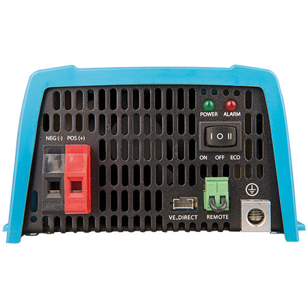 Victron inverter i brug med tilsluttede kabler