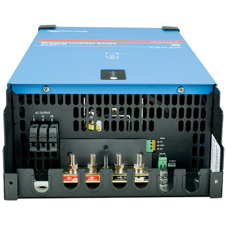 Bagside af Victron Phoenix Inverter, med tilslutninger og ventilationsåbninger