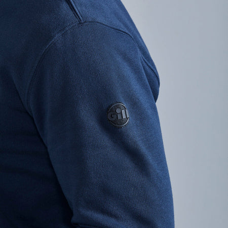 Gill Cavo Hoodie i navy sat på en mannequin for at vise pasform