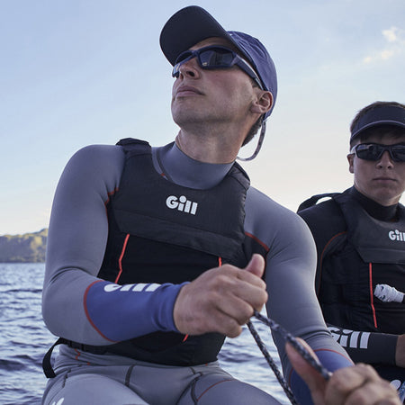 Gill, 5003 Zenlite Top i grå på et skibs dækkende