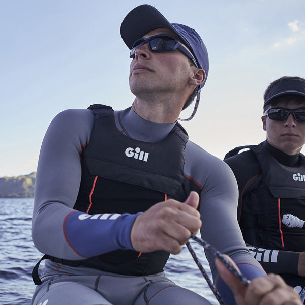 Gill 5003 Zenlite top i brug under vandsport