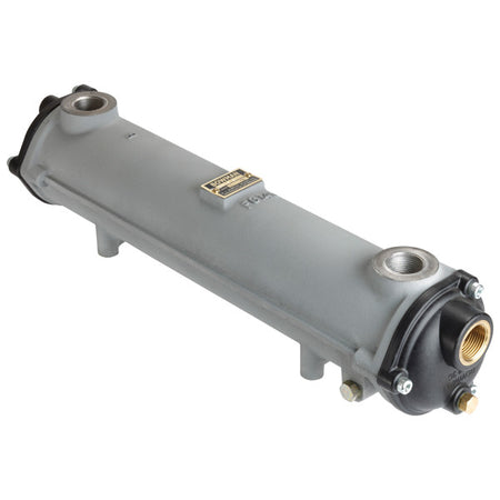 Bowman oliekøler set foran med tilslutninger til olie og vand
